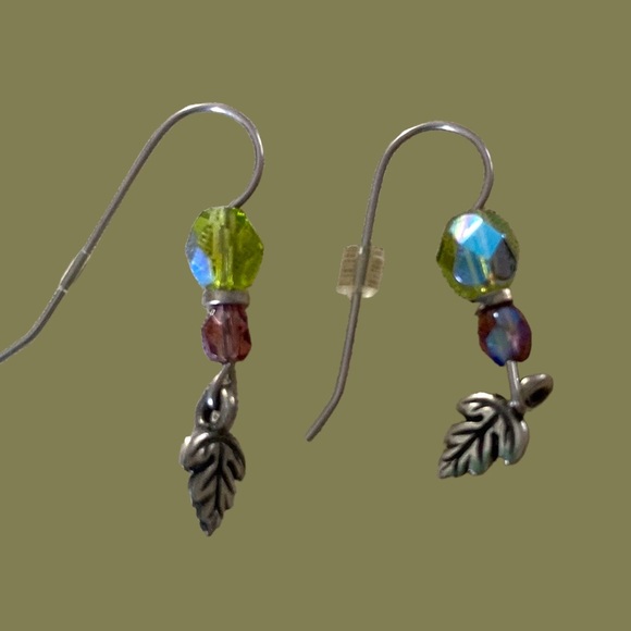 Handmade Beaded ad Silver Leaf Small Dangle Earrings. - Picture 5 of 8